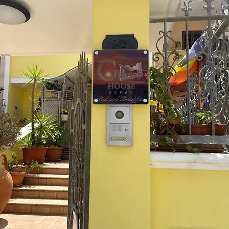 לינה וארוחת בוקר Grace's House