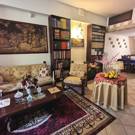 לינה וארוחת בוקר Grace's House 3*